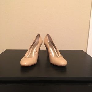 **Antonio Melani nude pumps
